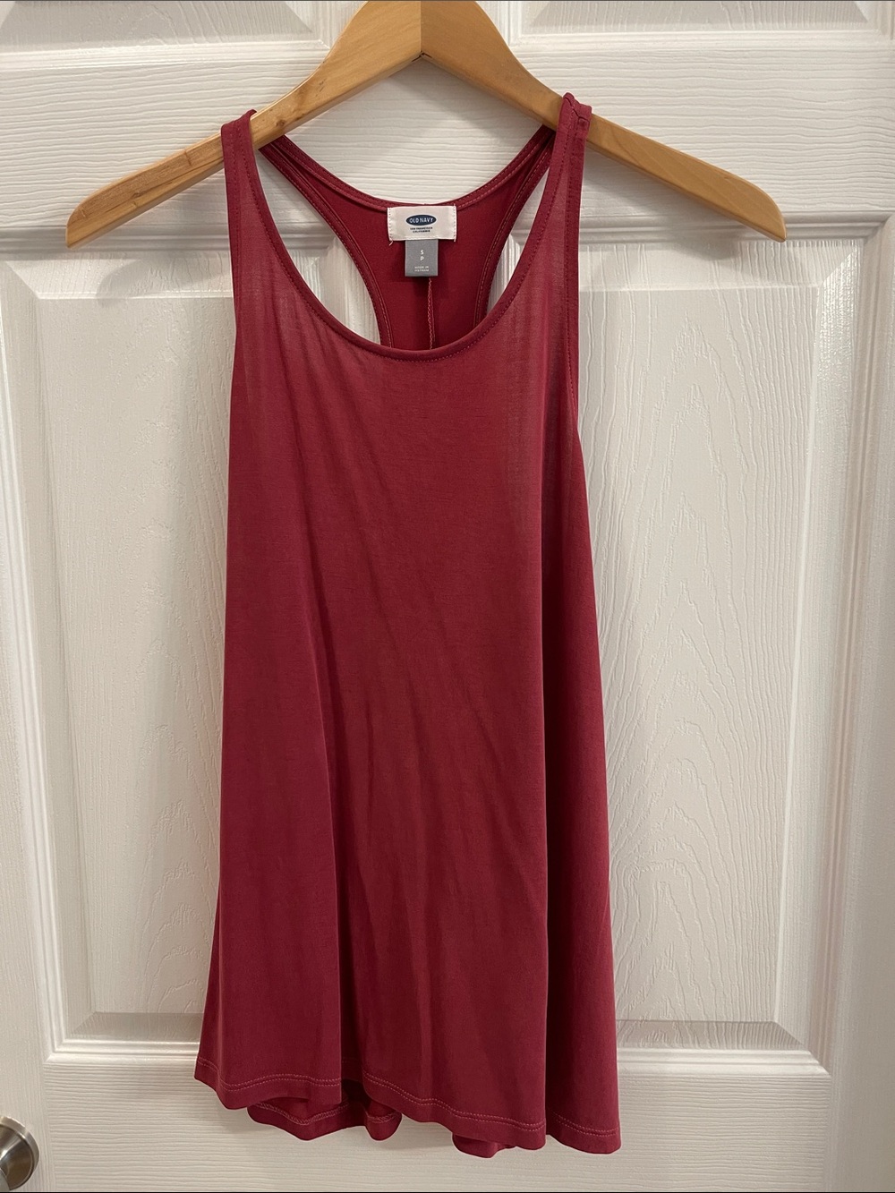 Old Navy Women's Burgundy Racerback Tank Top
